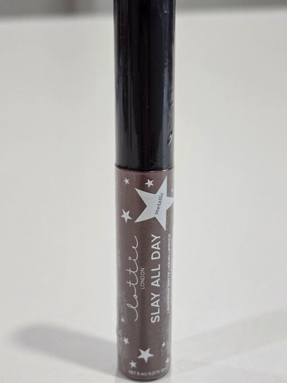 Lottie London ✦ Slay All Day Metallic Liquid Lipstick ✦ Glow Up Chocolate Brown - Picture 2 of 6
